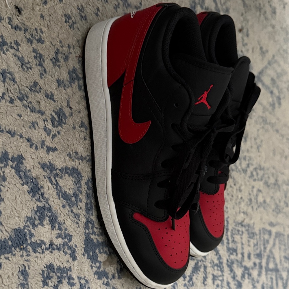 Nike Kids Black and Red Air Jordan Low Top Sneakers like new - Picture 6 of 7